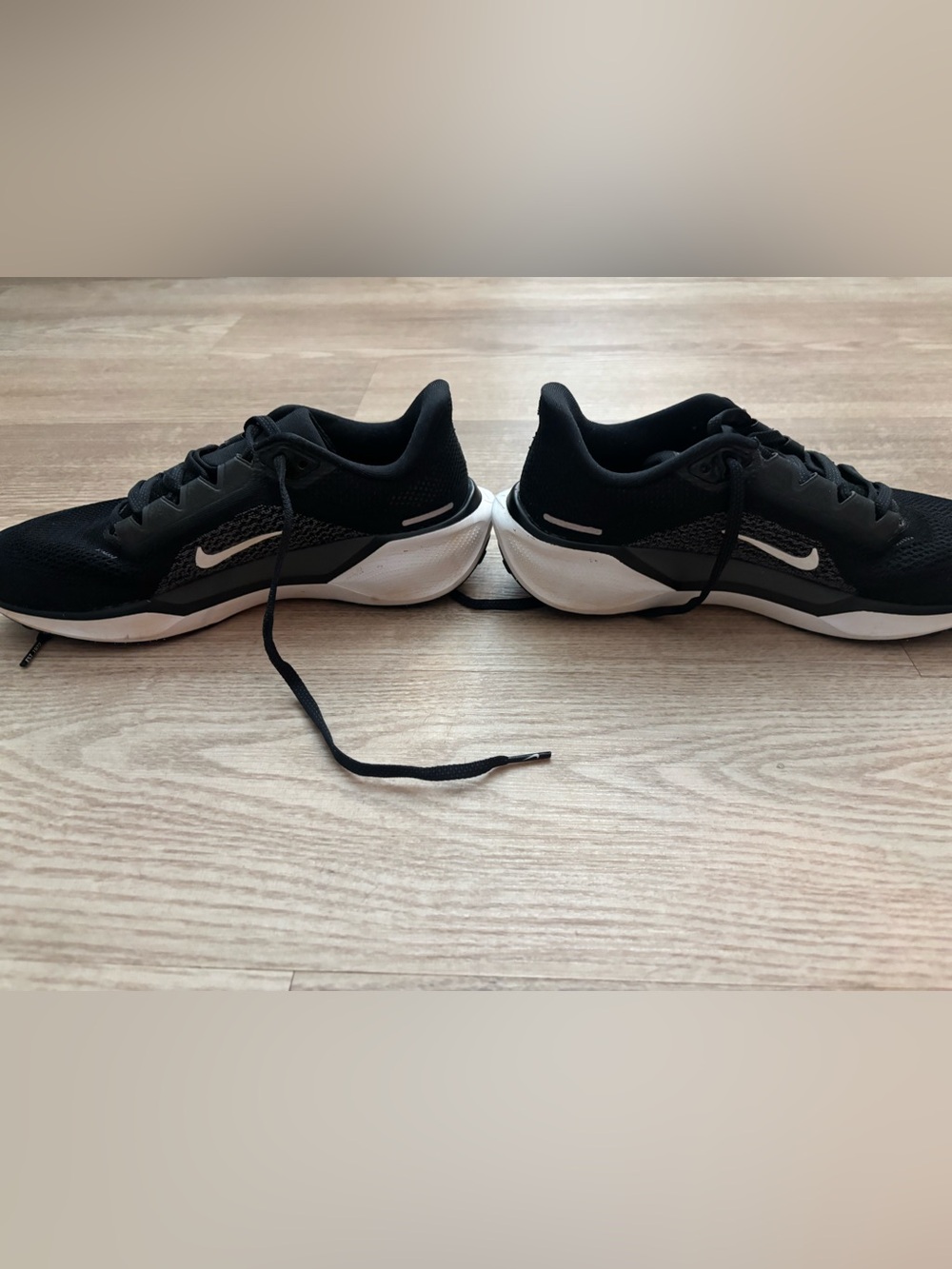 Women’s Nike shoe